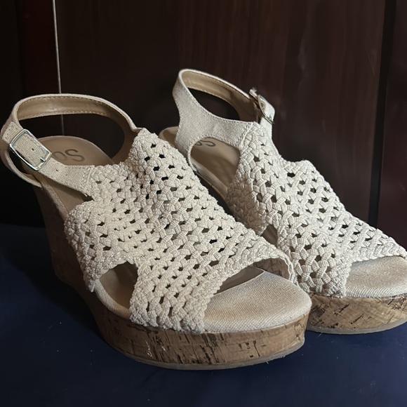 Size 9 Taffy wedges - Picture 4 of 4